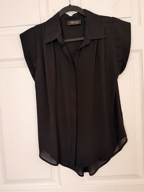 TRUTH Black Cap-Sleeve Button-Down Shirt